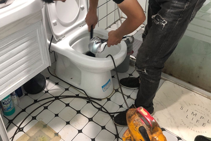 琼山马桶堵塞自己疏通还是找师傅?专业上门服务让你省时更省心