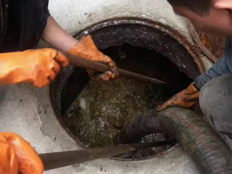 琼山清理化粪池时如何避免沼气的危害?